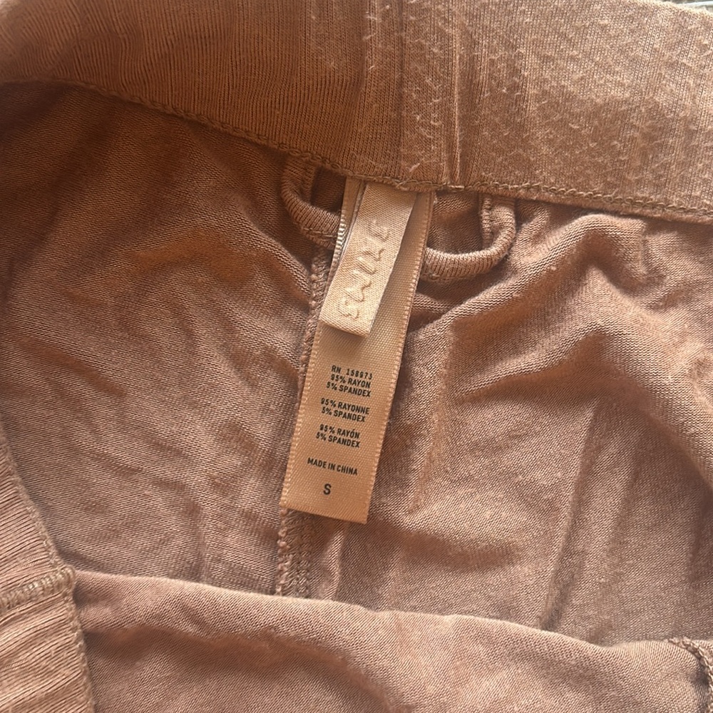 Skims women's sleep shorts - Picture 2 of 2